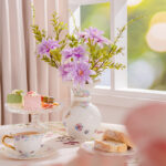 Luxury Porcelain Vase Gift Set – 3 Themes, 24K Gold-Trimmed, Gift box & Handbag Included - Colorful world - Image 2